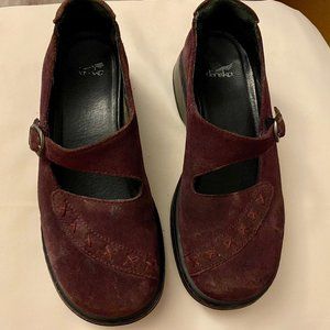 Women's  Dansko  Bordo Suede Leather  Lagenlook Mary Jane Shoes  39EU   8,…